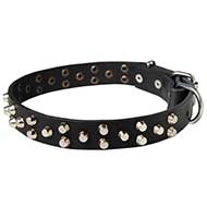 Collar Cuero Exclusivo Adornado con Pirámides Collar Cuero Exclusivo Adornado con Pirámides